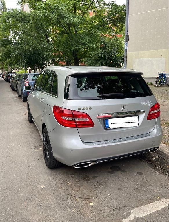 Silber Gebraucht 2013 Mercedes B200 Van / Kleinbus | 11.500 € (Guter Preis) - Bild 1/3