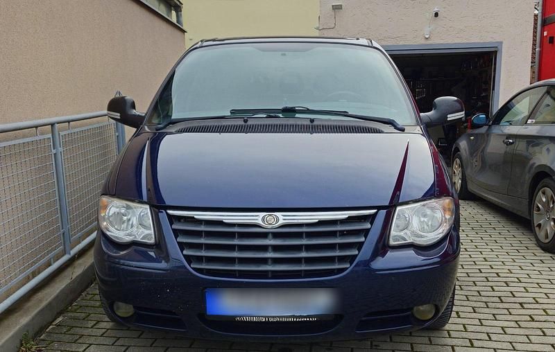 Blau Gebraucht 2007 Chrysler Voyager Van / Kleinbus | 3.200 € (Fairer Preis) - Bild 1/4