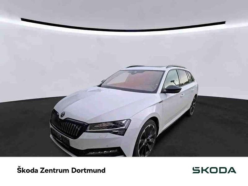 Moonweiss metallic Gebraucht 2023 Skoda Superb SportLine Kombi | 32.991 € (Fairer Preis) - Bild 1/3