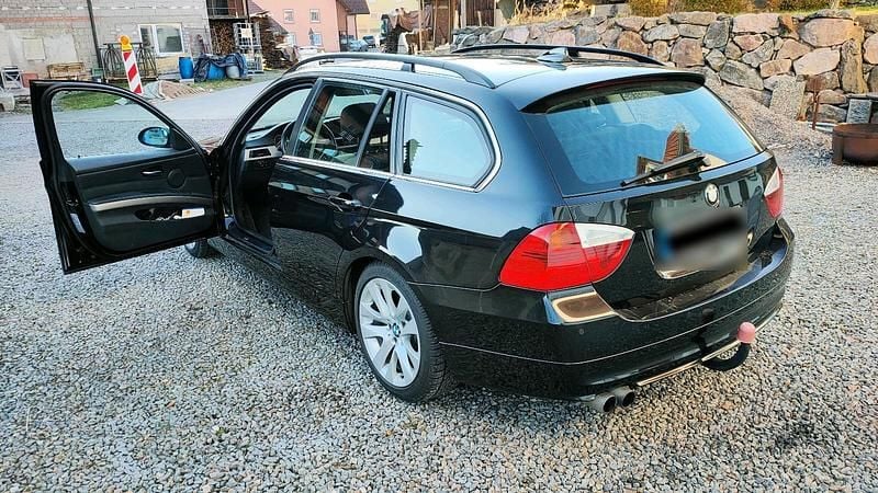 Gebraucht BMW 325 218 PS (160 kW) 2008 Schwarz Kombi