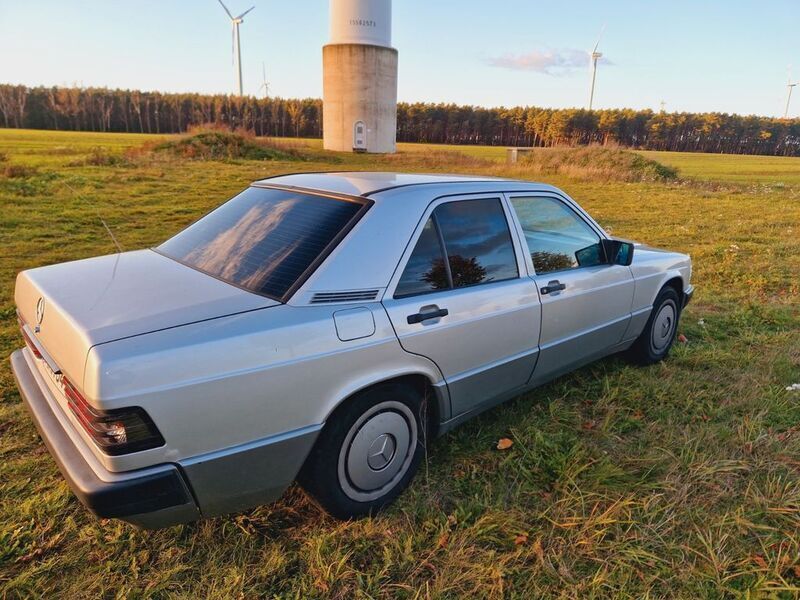 Silber Gebraucht 1992 Mercedes 190 Limousine | 4.500 € - Bild 1/4