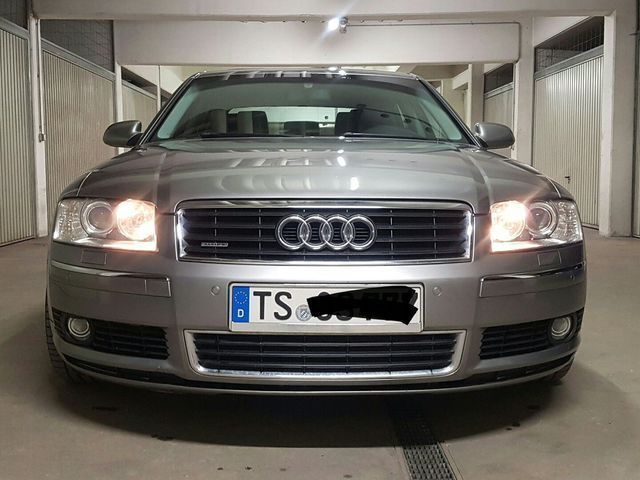 Grau metallic Gebraucht 2003 Audi A8 Limousine | 6.000 € (Guter Preis) - Bild 1/4
