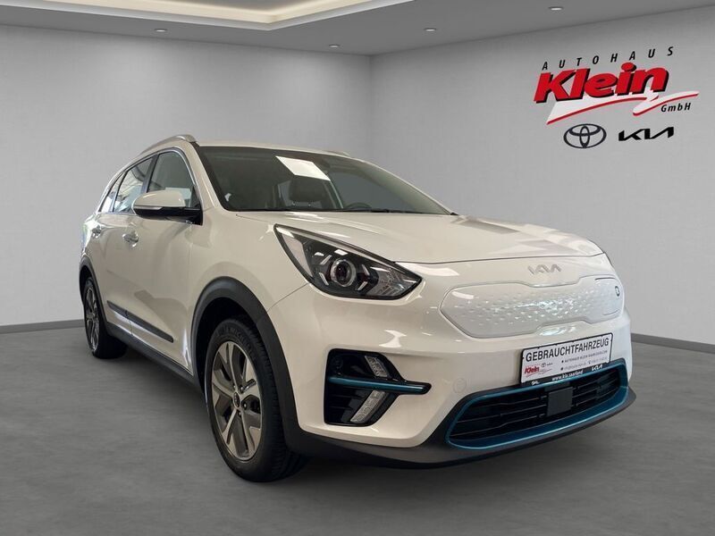 Weiß Gebraucht 2022 Kia e-Niro 2 SUV | 23.760 € (Fairer Preis) - Bild 1/4