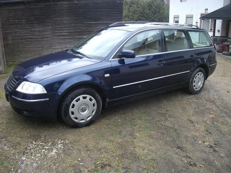 Gebraucht VW Passat 131 PS (96 kW) 2001 Blau Kombi