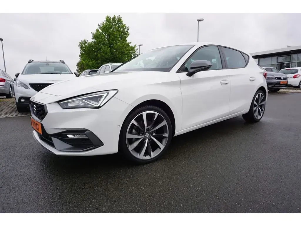Gebraucht Seat Leon FR 131 PS (96 kW) 2024 Candy weiss Limousine