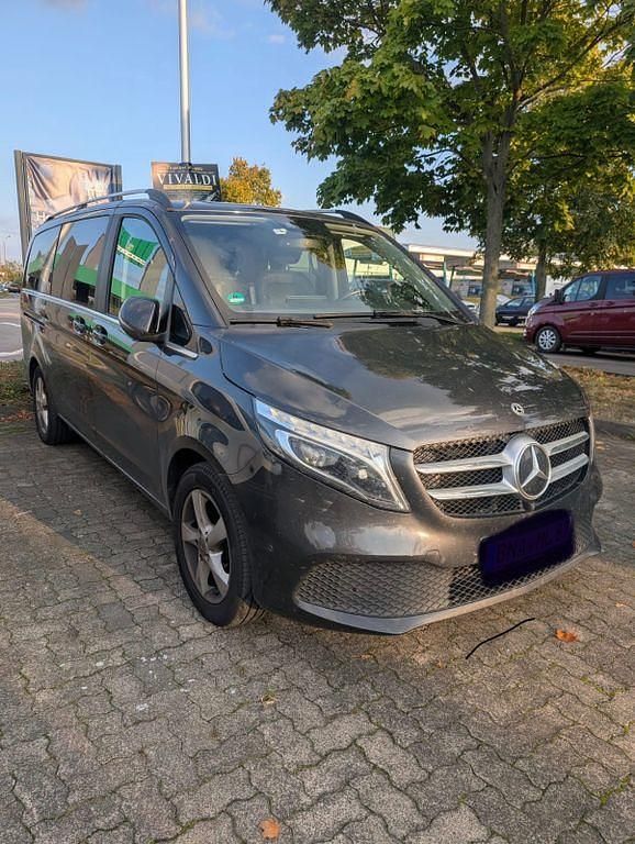 Gebraucht 2021 Mercedes V220 Avantgarde Edition Van / Kleinbus | 37.900 € (Guter Preis) - Bild 1/4