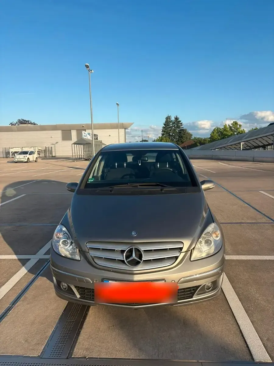 Gebraucht Mercedes B150 80 PS (58 kW) 2007 Silber Van / Kleinbus