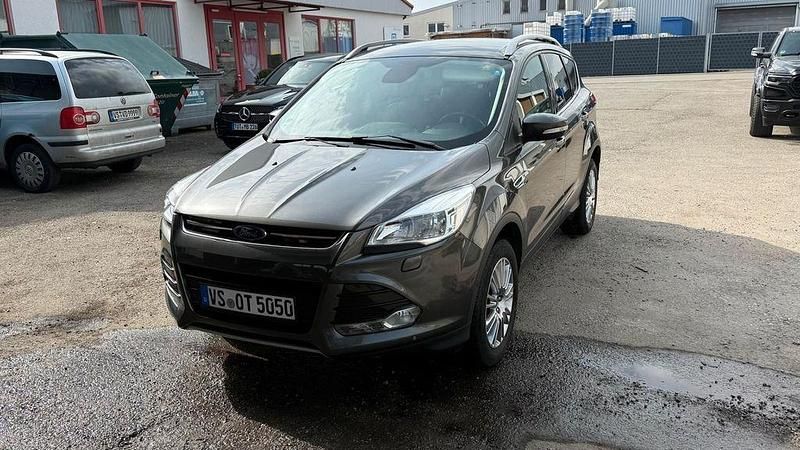 Gebraucht Ford Kuga Titanium 150 PS (110 kW) 2016 Grau SUV