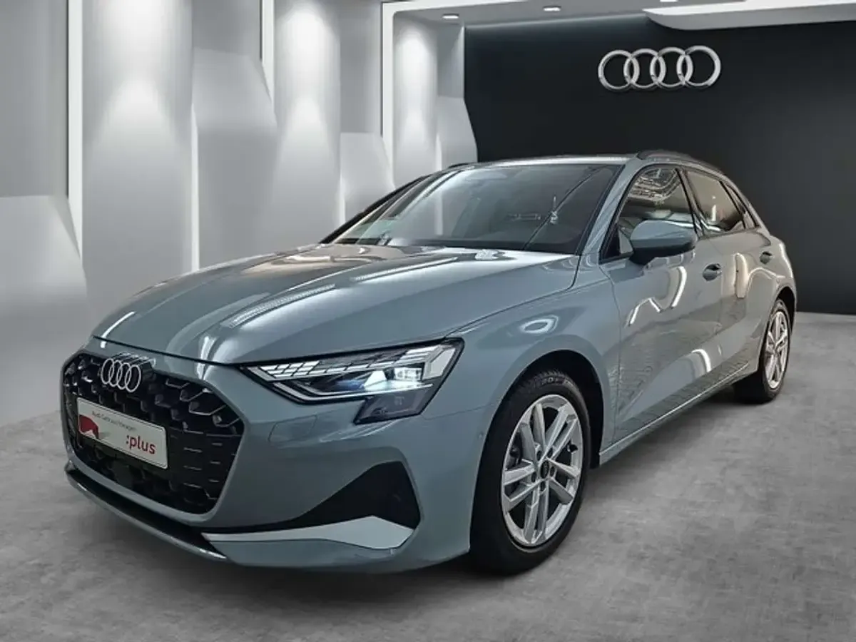Gebraucht Audi A3 Ambiente 116 PS (85 kW) 2025 Pfeilgrau perleffekt Limousine