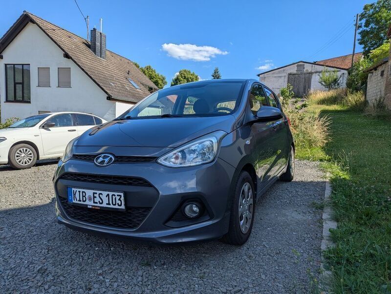 Grau Gebraucht 2016 Hyundai i10 Trend Kleinwagen | 7.300 € (Fairer Preis) - Bild 1/4