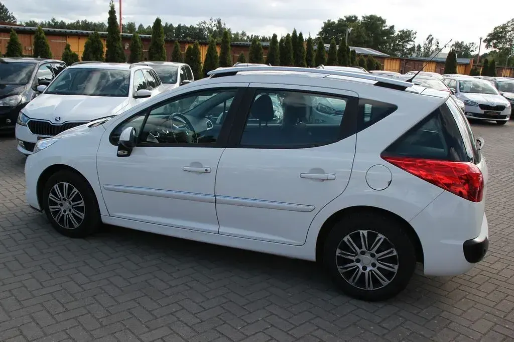 Gebraucht Peugeot 207 Business-Line 92 PS (67 kW) 2011 Weiß Kombi