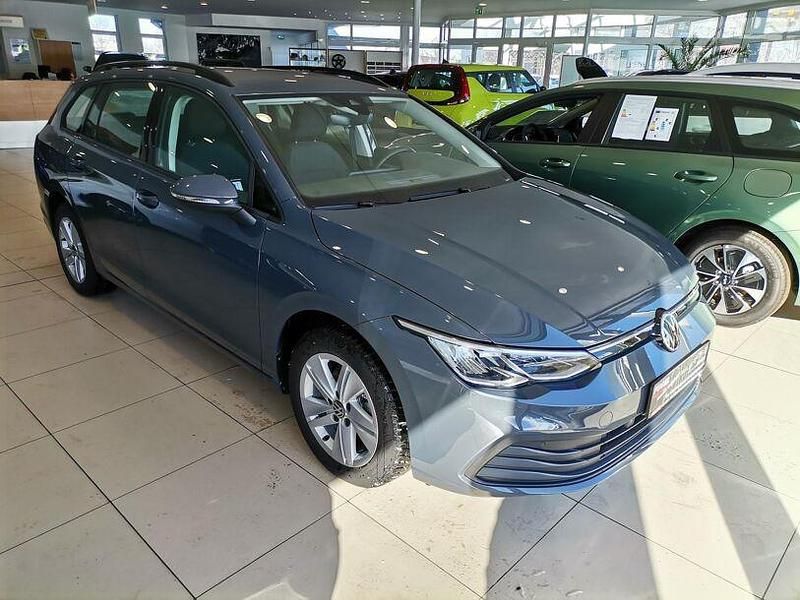 Gebraucht VW Golf VIII Life 110 PS (80 kW) 2022 Delfingrau metallic Kombi
