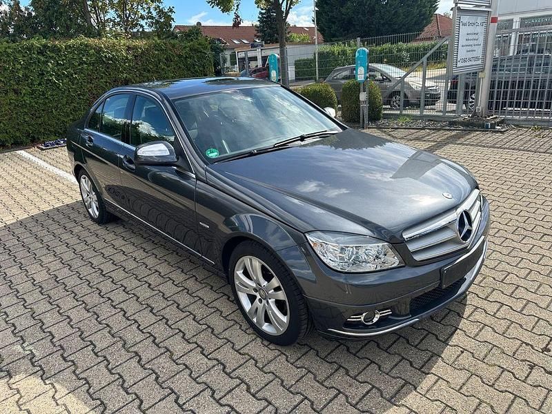 Grau Gebraucht 2008 Mercedes C200 Limousine | 7.850 € (Fairer Preis) - Bild 1/4