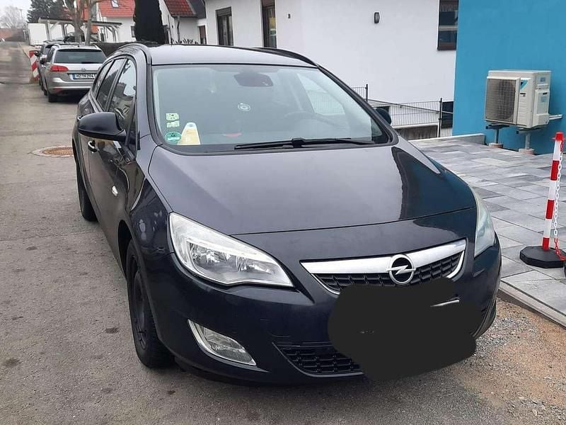 Gebraucht Opel Astra Edition 110 PS (80 kW) 2012 Schwarz Kombi