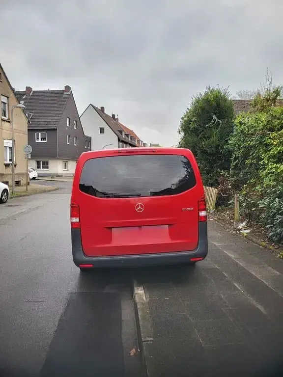 Gebraucht Mercedes Vito 114 PS (83 kW) 2016 Rot Van