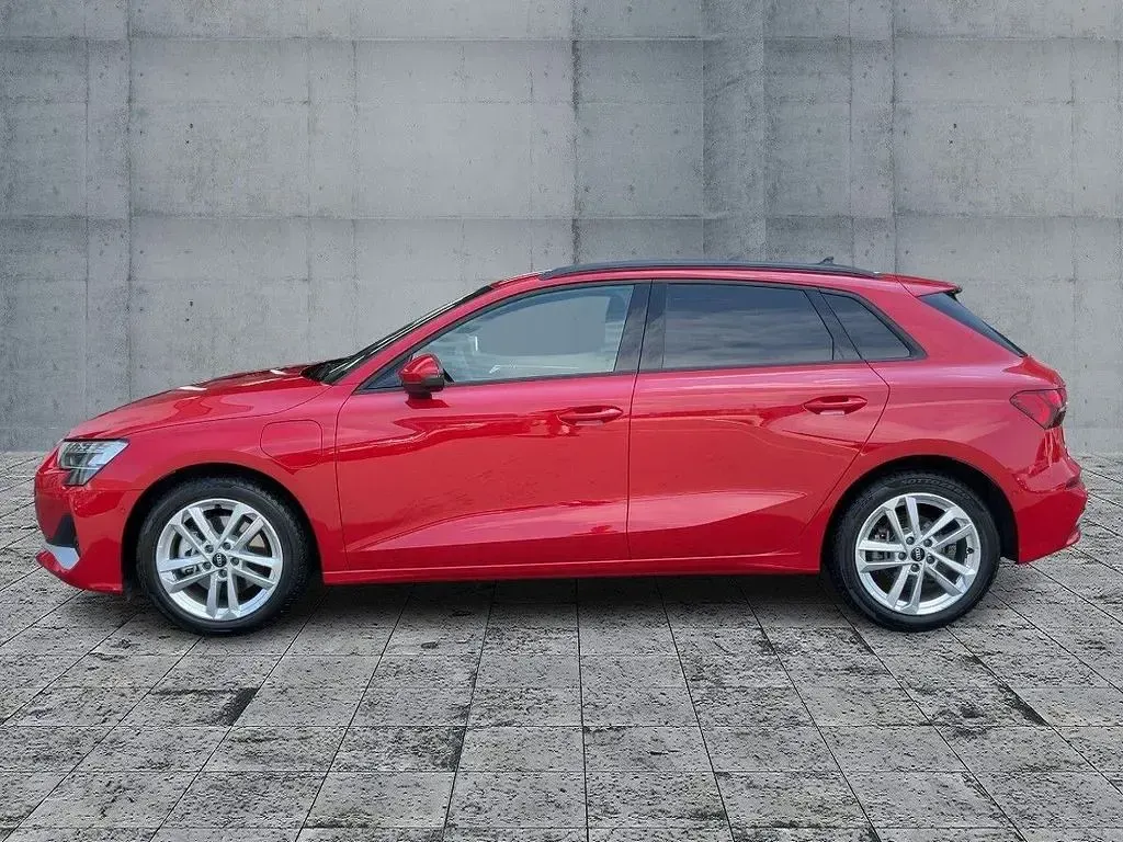 Gebraucht Audi A3 Advanced 204 PS (150 kW) 2025 Rot Limousine