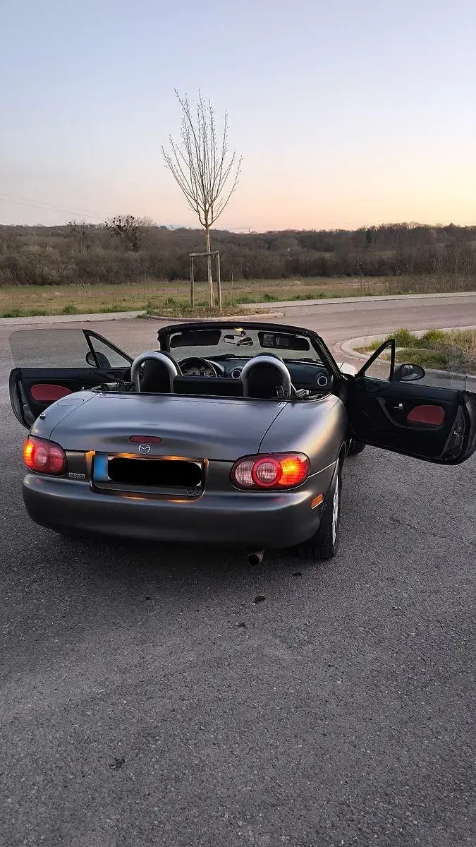 Gebraucht Mazda MX5 110 PS (80 kW) 2004 Schwarz Cabrio