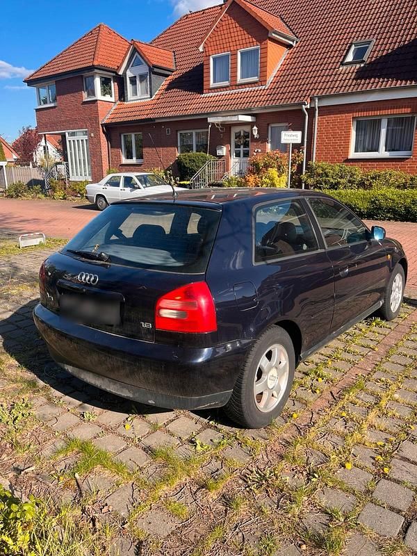 Second-hand Audi A3 101 CP (74 kW) 1998 Albastru Hatchback