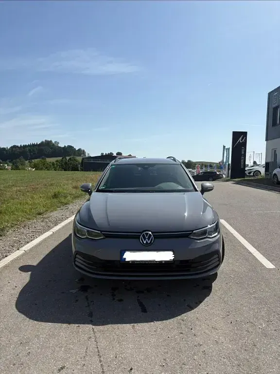 Gebraucht VW Golf VII Life 110 PS (80 kW) 2021 Grau Kleinwagen