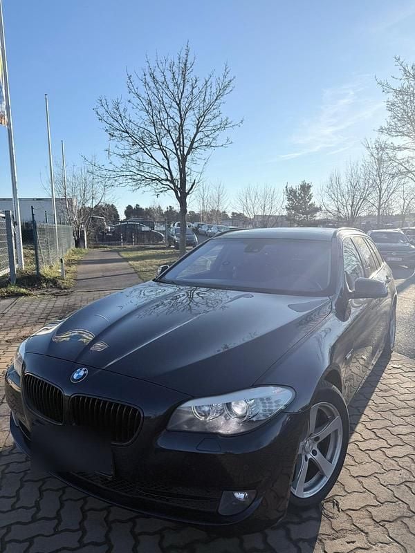 Blau Gebraucht 2011 BMW 530 Kombi | 5.999 € (Superpreis) - Bild 1/4