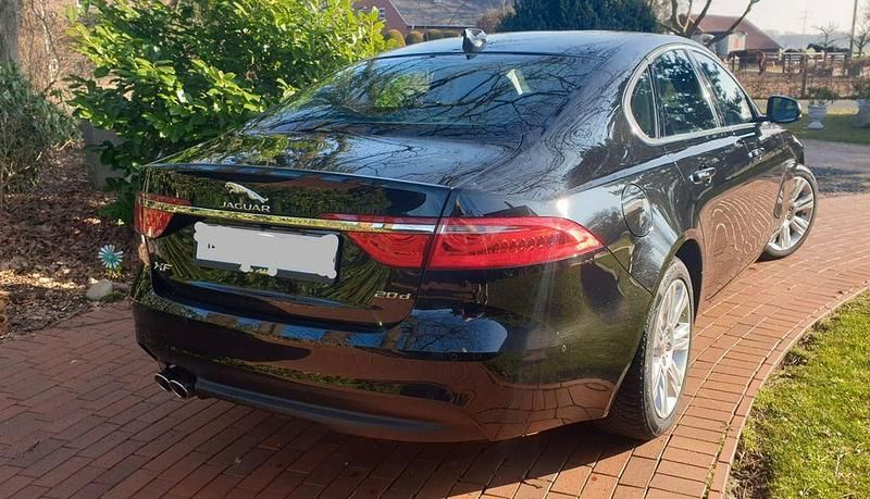 Gebraucht Jaguar XF Prestige 179 PS (131 kW) 2016 Schwarz Limousine