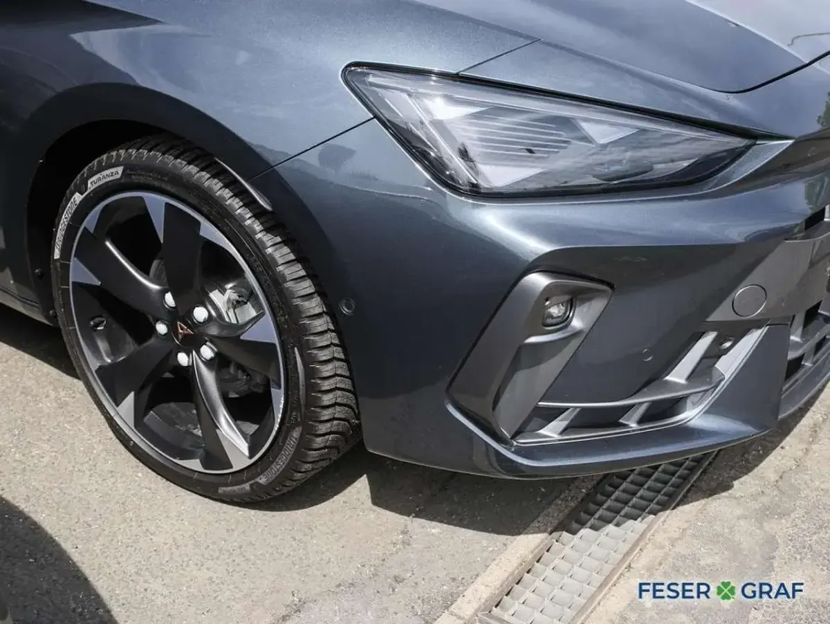 Gebraucht Cupra Leon 150 PS (110 kW) 2025 Magnetic grau metallic Kombi