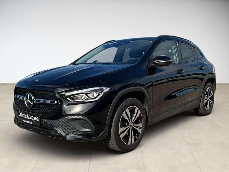 Schwarz Gebraucht 2021 Mercedes GLA200 Night SUV | 32.980 € (Fairer Preis) - Bild 1/4