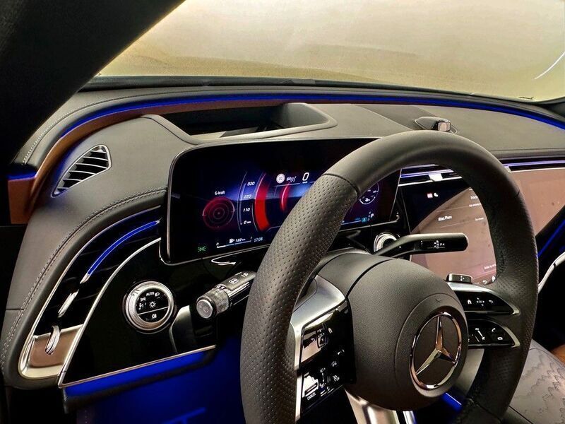 Gebraucht Mercedes E200 Premium 204 PS (150 kW) 2024 Grau Limousine