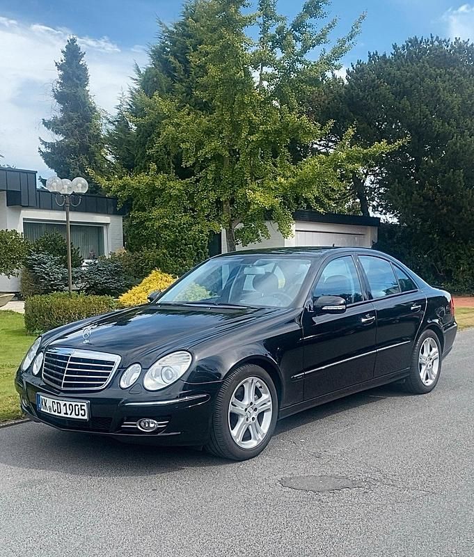 Schwarz Gebraucht 2007 Mercedes E350 Limousine | 5.700 € (Fairer Preis) - Bild 1/4