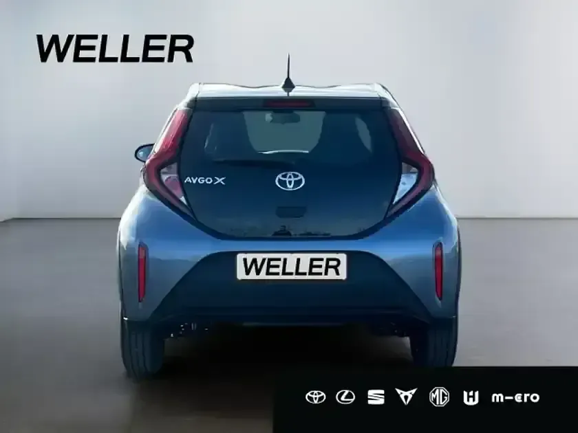 Neu Toyota Aygo 72 PS (52 kW) 2025 Celestite grey (1k3)/ black mica (209) (grau) Kleinwagen