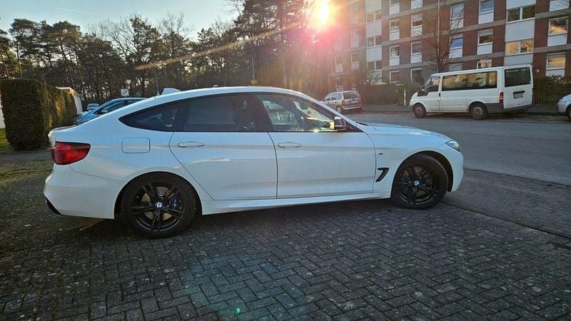 Gebraucht BMW 330 M Sport 258 PS (189 kW) 2019 Weiß Limousine