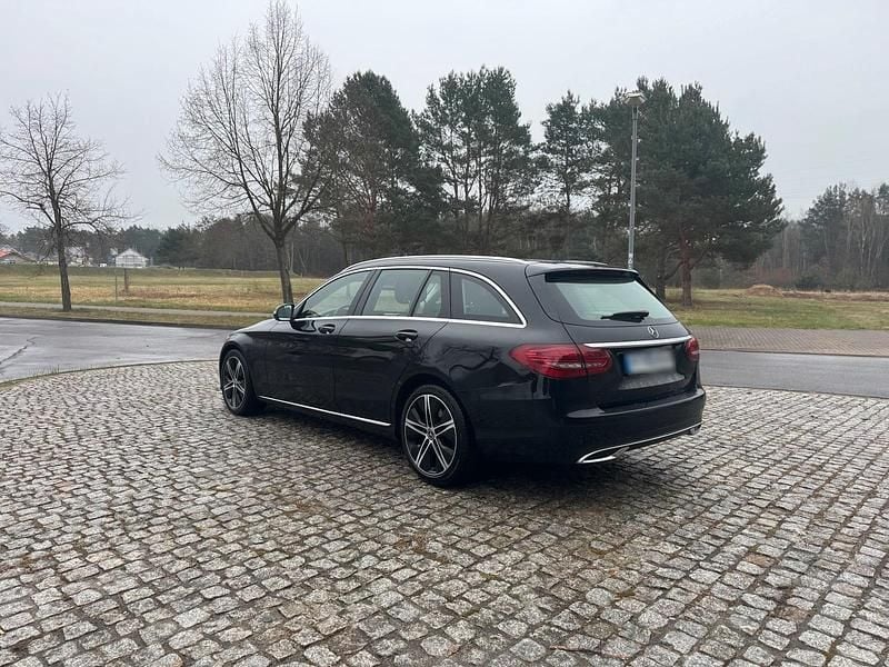 Gebraucht Mercedes C220 194 PS (142 kW) 2019 Schwarz Kombi
