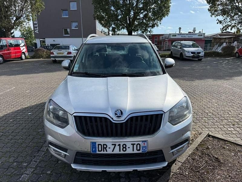 Silber Gebraucht 2015 Skoda Yeti Ambition SUV | 4.990 € (Superpreis) - Bild 1/4