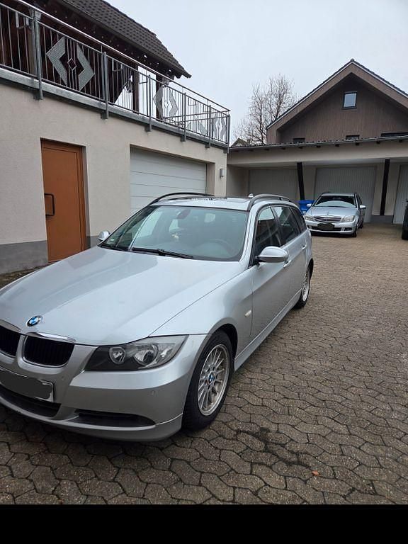 Gebraucht BMW 320 150 PS (110 kW) 2007 Grau Kombi