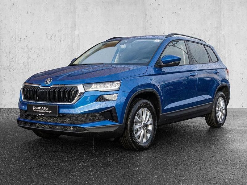 Neu Skoda Karoq Selection 150 PS (110 kW) 2025 Race blau metallic SUV
