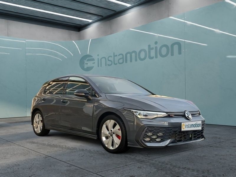 Grau Gebraucht 2024 VW Golf VIII GTI Limousine | 42.187 € (Etwas zu teuer) - Bild 1/4