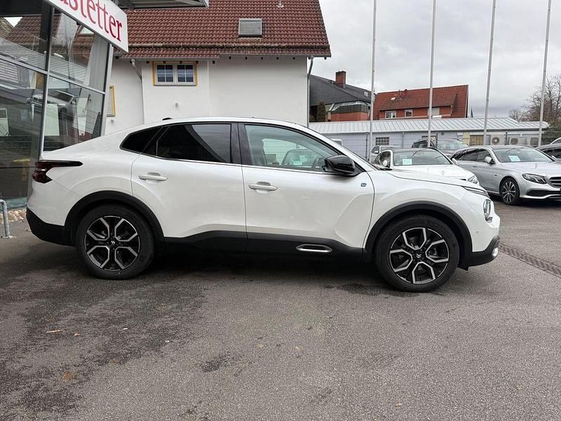 Gebraucht Citroën e-C4 Shine 100 kW (136 PS) 2023 Weiß Limousine