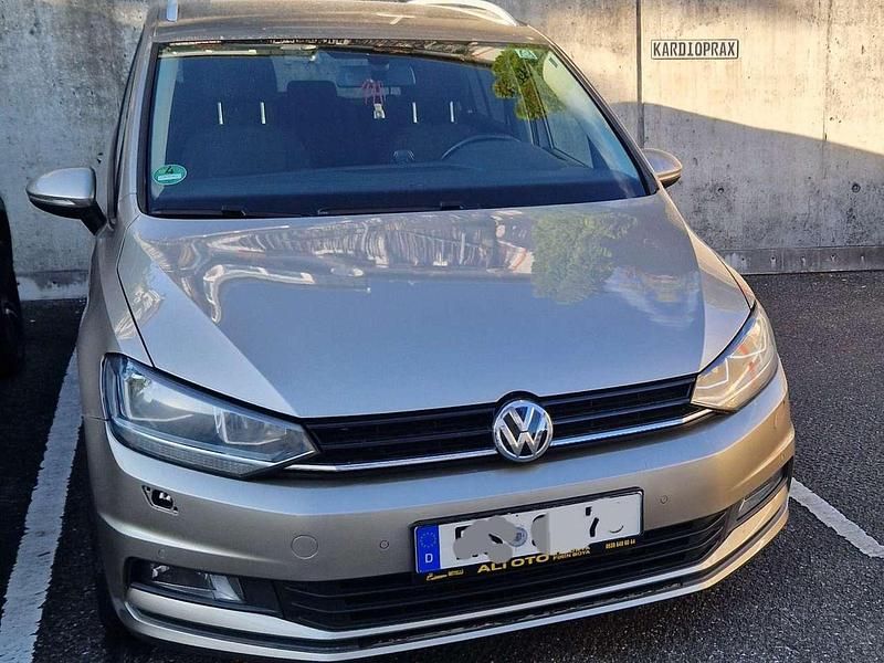 Gebraucht VW Touran 150 PS (110 kW) 2016 Bronze Van / Kleinbus