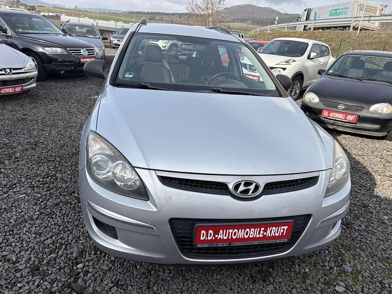 Gebraucht Hyundai i30 Edition+ 126 PS (92 kW) 2010 Continental silver Kombi