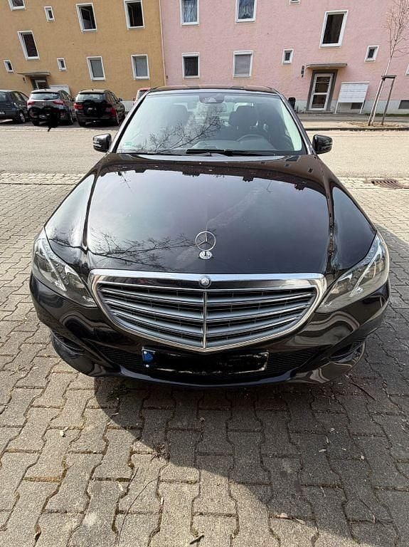 Gebraucht Mercedes E220 Edition 170 PS (125 kW) 2015 Schwarz Limousine