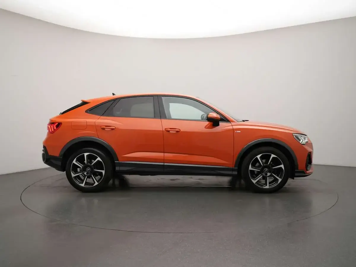 Gebraucht Audi Q3 Sportback S-Line 150 PS (110 kW) 2023 Orange SUV