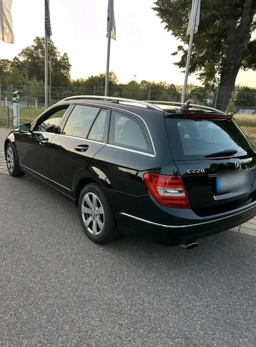 Gebraucht Mercedes 220 150 PS (110 kW) 2013 Schwarz Kombi