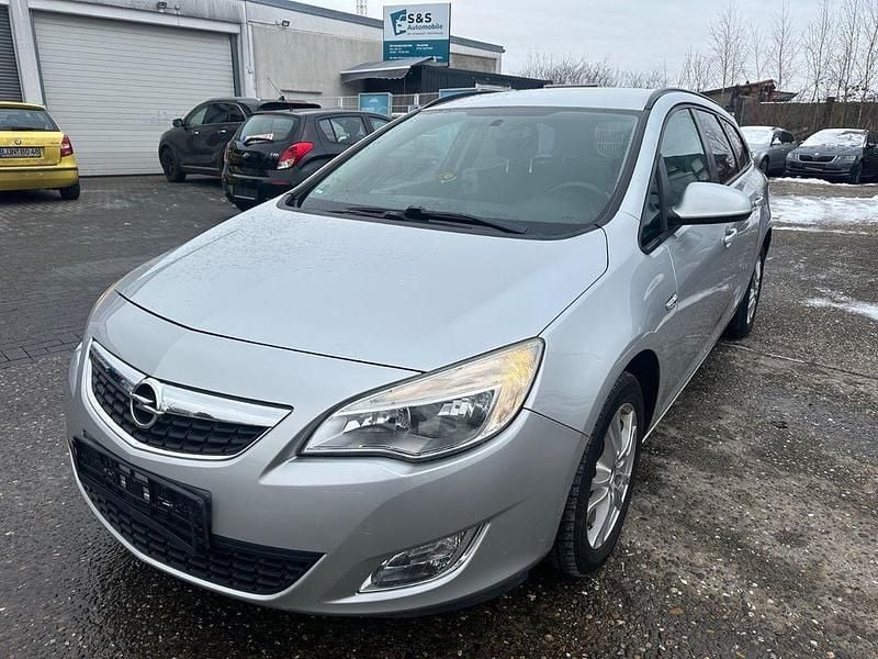 Gebraucht Opel Astra Edition 110 PS (80 kW) 2012 Silber Kombi