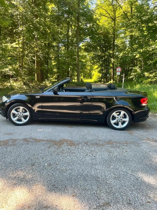 Schwarz Gebraucht 2012 BMW 120 Cabriolet Cabrio | 10.600 € (Fairer Preis) - Bild 1/4