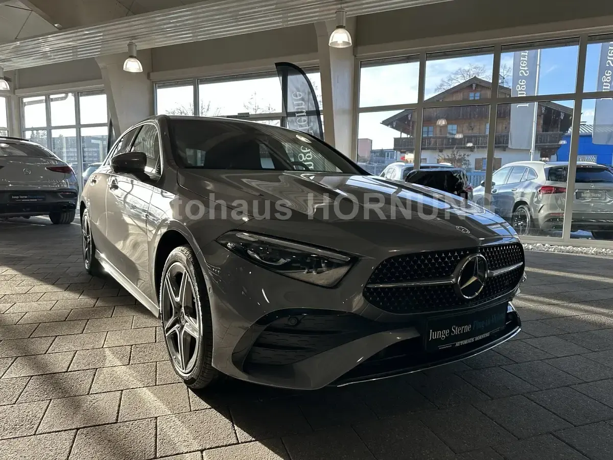 Gebraucht Mercedes A250 Advanced 218 PS (160 kW) 2024 Mountaingrau  met. Limousine