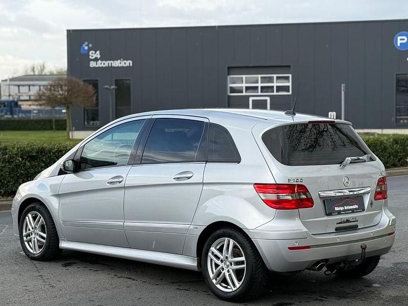 Gebraucht Mercedes B200 140 PS (102 kW) 2007 Silber Van / Kleinbus