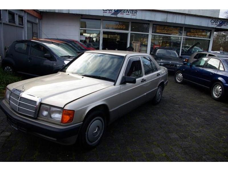 Gebraucht Mercedes 190 109 PS (80 kW) 1991 Silber Limousine