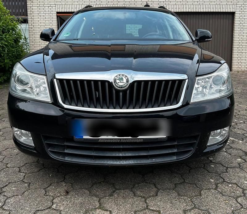 Schwarz Gebraucht 2010 Skoda Octavia Kombi | 3.000 € (Superpreis) - Bild 1/4