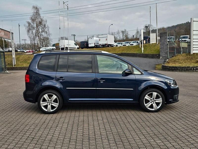Gebraucht VW Touran Highline 140 PS (102 kW) 2014 Blau Van / Kleinbus
