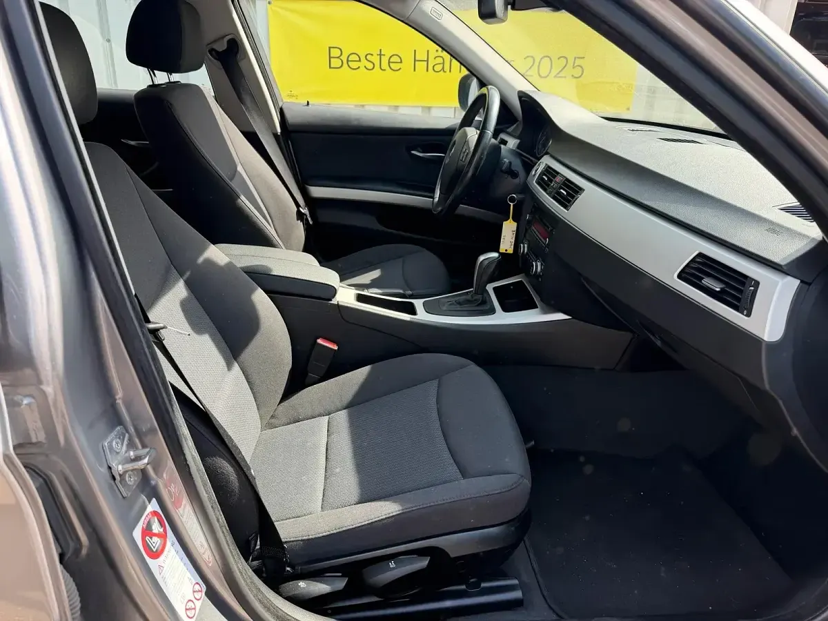 Gebraucht BMW 318 143 PS (105 kW) 2009 Grau Kombi